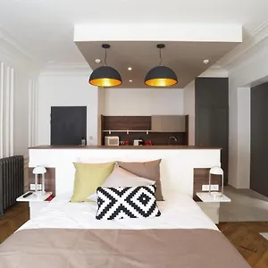 Les Cles Du 27 2*, Paris France